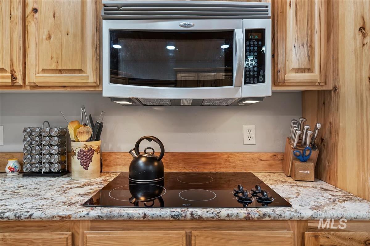 28 Elk Run Drive, Garden Valley, Idaho 83622, 3 Bedrooms, 4 Bathrooms, Residential For Sale, Price $1,100,000, 98979590