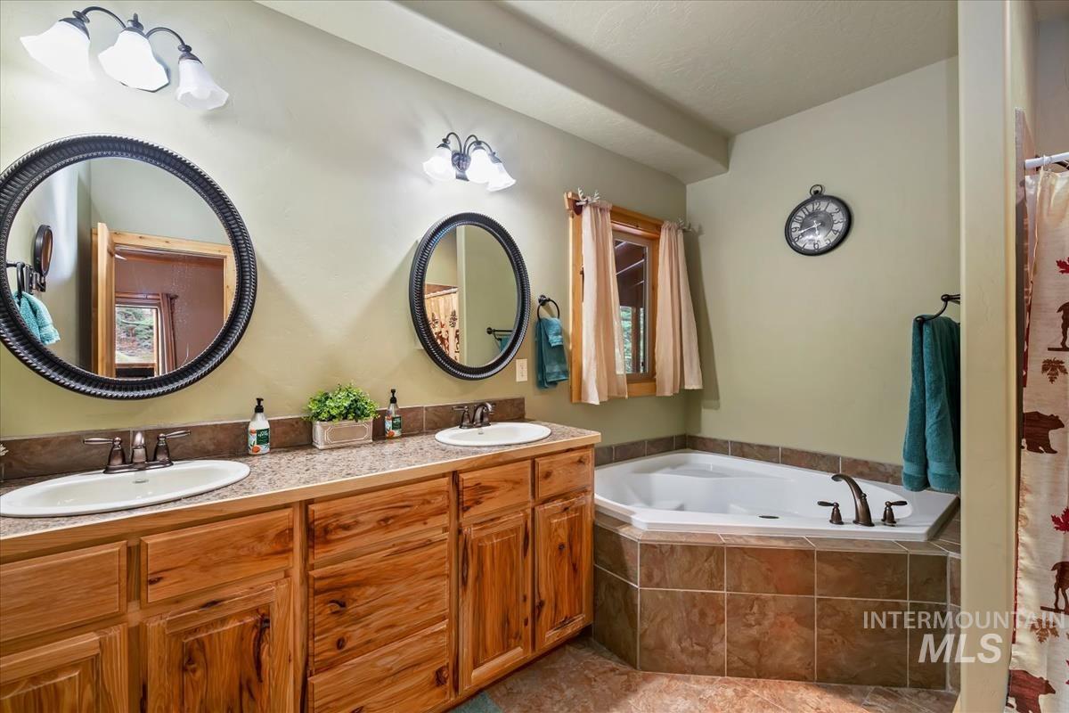 28 Elk Run Drive, Garden Valley, Idaho 83622, 3 Bedrooms, 4 Bathrooms, Residential For Sale, Price $1,100,000, 98979590