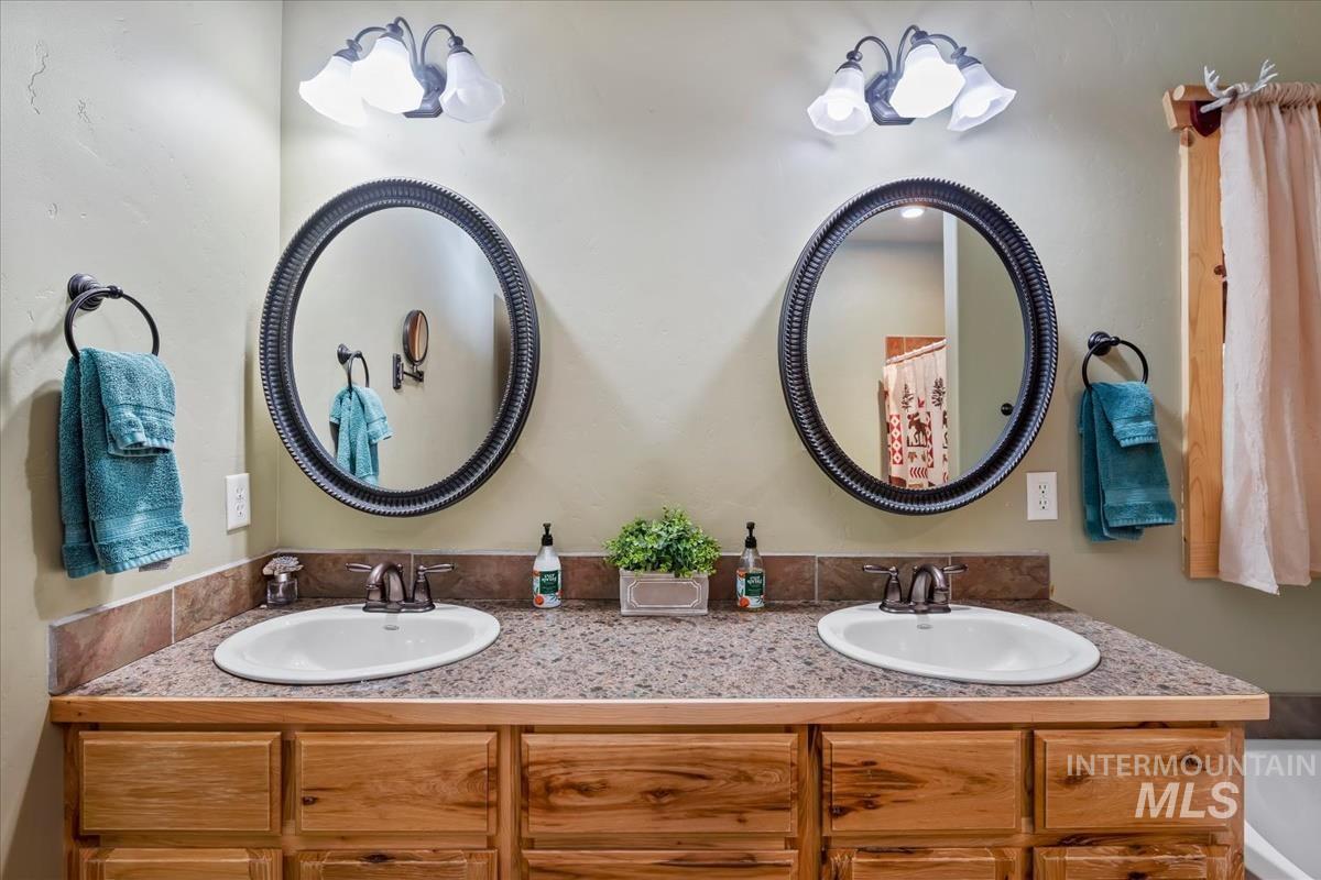 28 Elk Run Drive, Garden Valley, Idaho 83622, 3 Bedrooms, 4 Bathrooms, Residential For Sale, Price $1,100,000, 98979590