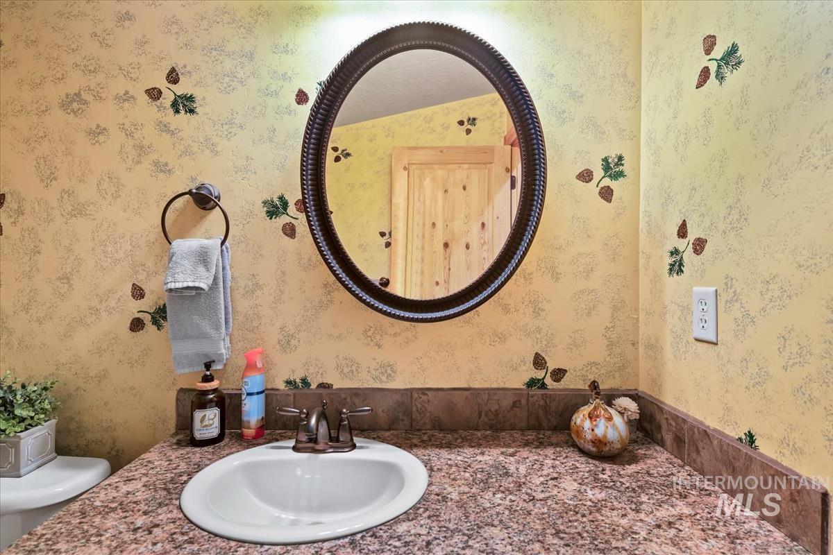 28 Elk Run Drive, Garden Valley, Idaho 83622, 3 Bedrooms, 4 Bathrooms, Residential For Sale, Price $1,100,000, 98979590