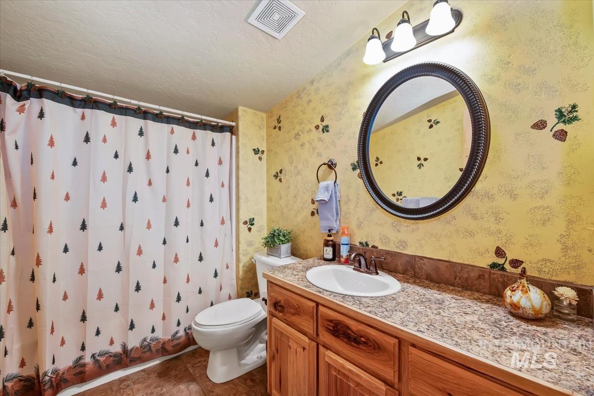 28 Elk Run Drive, Garden Valley, Idaho 83622, 3 Bedrooms, 4 Bathrooms, Residential For Sale, Price $1,100,000, 98979590