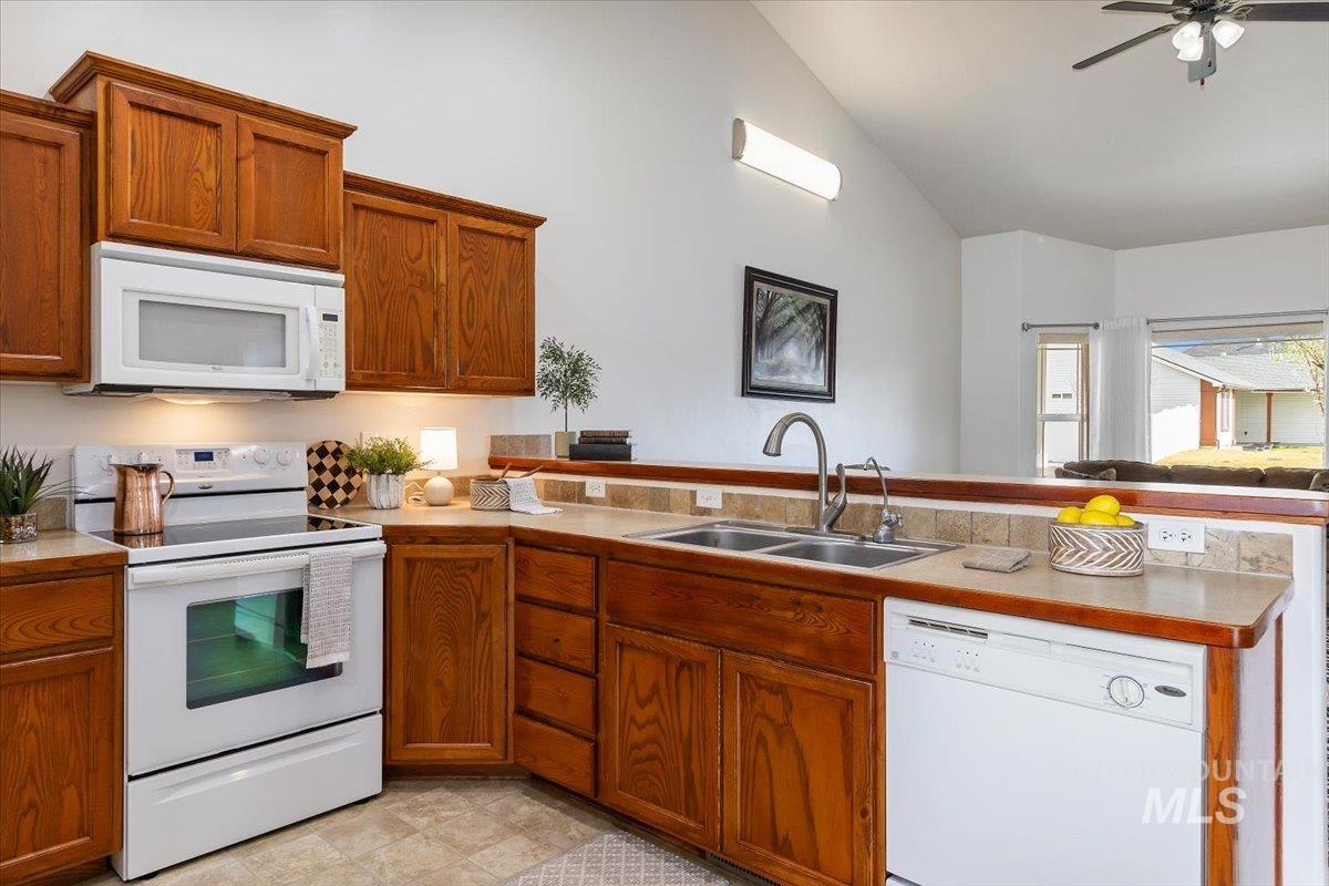 581 Creekside Way, Twin Falls, Idaho 83301, 3 Bedrooms, 2.5 Bathrooms, Residential For Sale, Price $395,000, 98979591