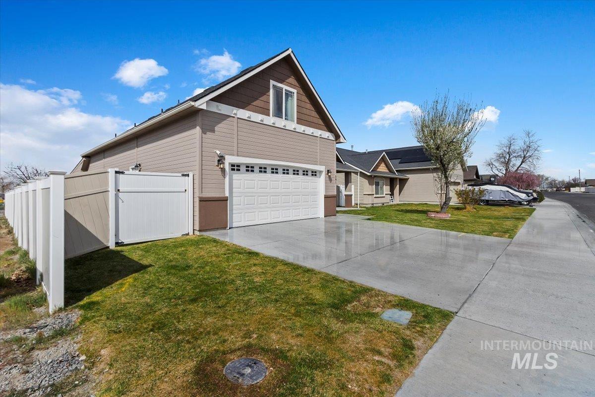 581 Creekside Way, Twin Falls, Idaho 83301, 3 Bedrooms, 2.5 Bathrooms, Residential For Sale, Price $395,000, 98979591