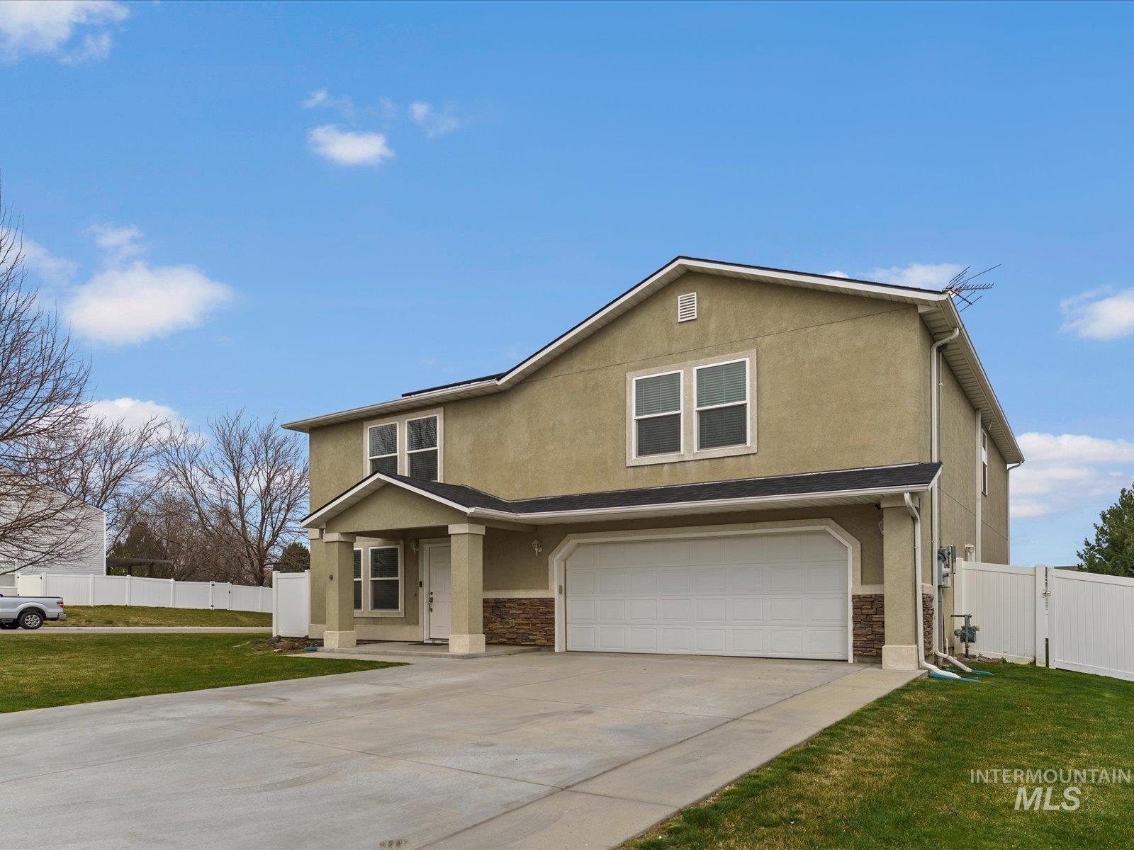 190 W Tehuti Ct., Kuna, Idaho 83634, 4 Bedrooms, 2.5 Bathrooms, Residential For Sale, Price $479,000,MLS 98979601