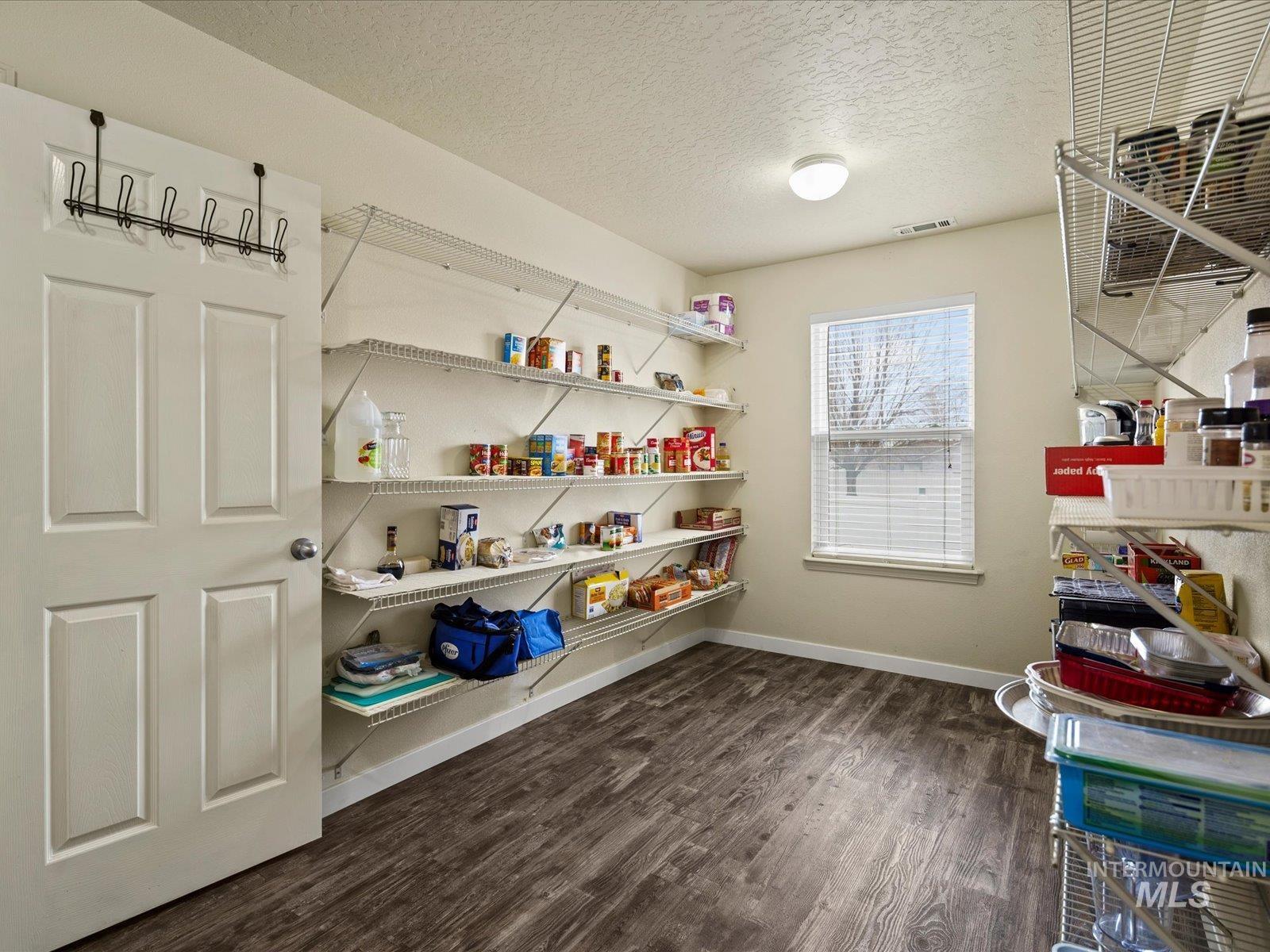 190 W Tehuti Ct., Kuna, Idaho 83634, 4 Bedrooms, 2.5 Bathrooms, Residential For Sale, Price $489,000, 98979601