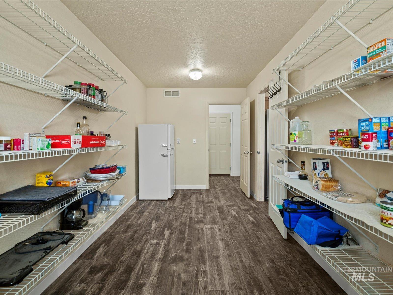 190 W Tehuti Ct., Kuna, Idaho 83634, 4 Bedrooms, 2.5 Bathrooms, Residential For Sale, Price $489,000, 98979601