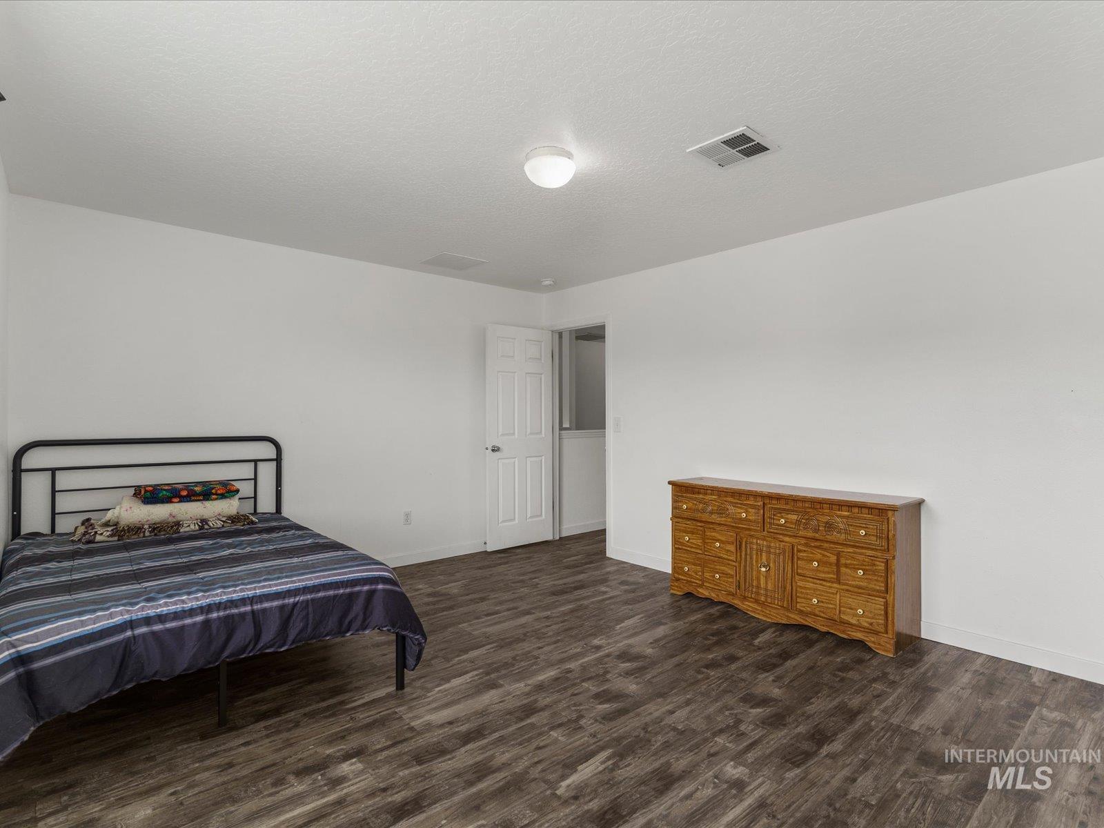 190 W Tehuti Ct., Kuna, Idaho 83634, 4 Bedrooms, 2.5 Bathrooms, Residential For Sale, Price $489,000, 98979601