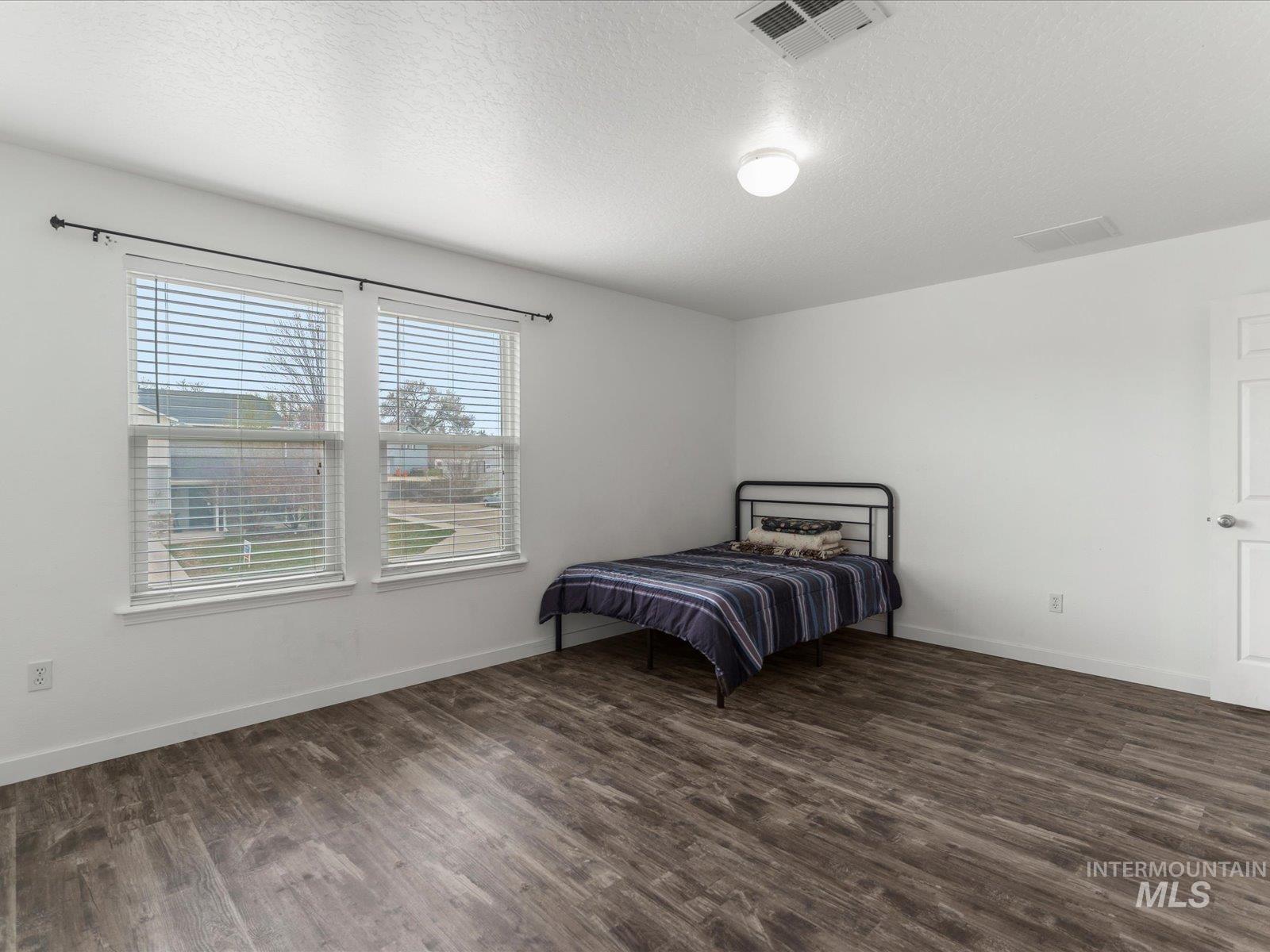 190 W Tehuti Ct., Kuna, Idaho 83634, 4 Bedrooms, 2.5 Bathrooms, Residential For Sale, Price $489,000, 98979601