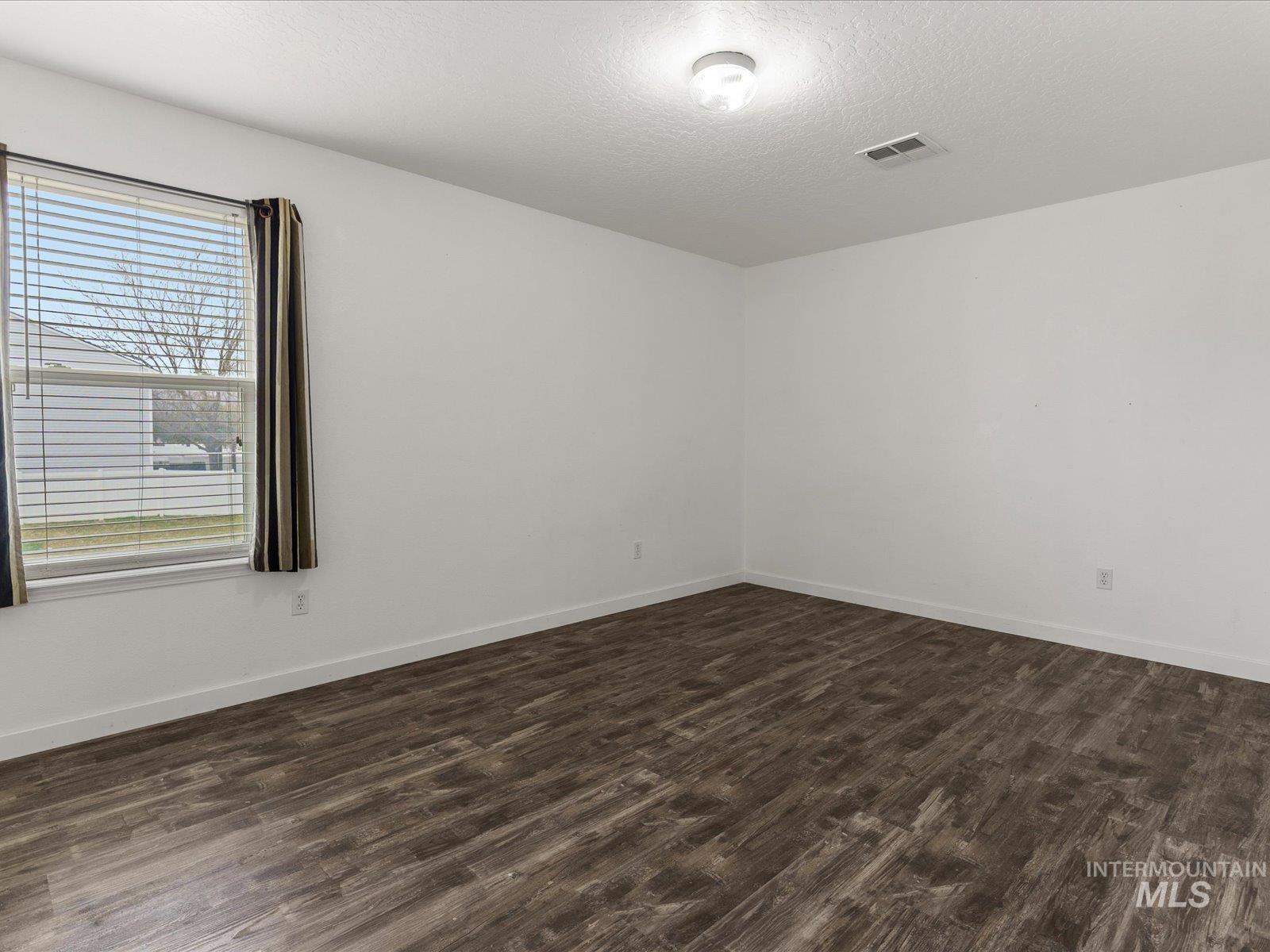 190 W Tehuti Ct., Kuna, Idaho 83634, 4 Bedrooms, 2.5 Bathrooms, Residential For Sale, Price $489,000, 98979601