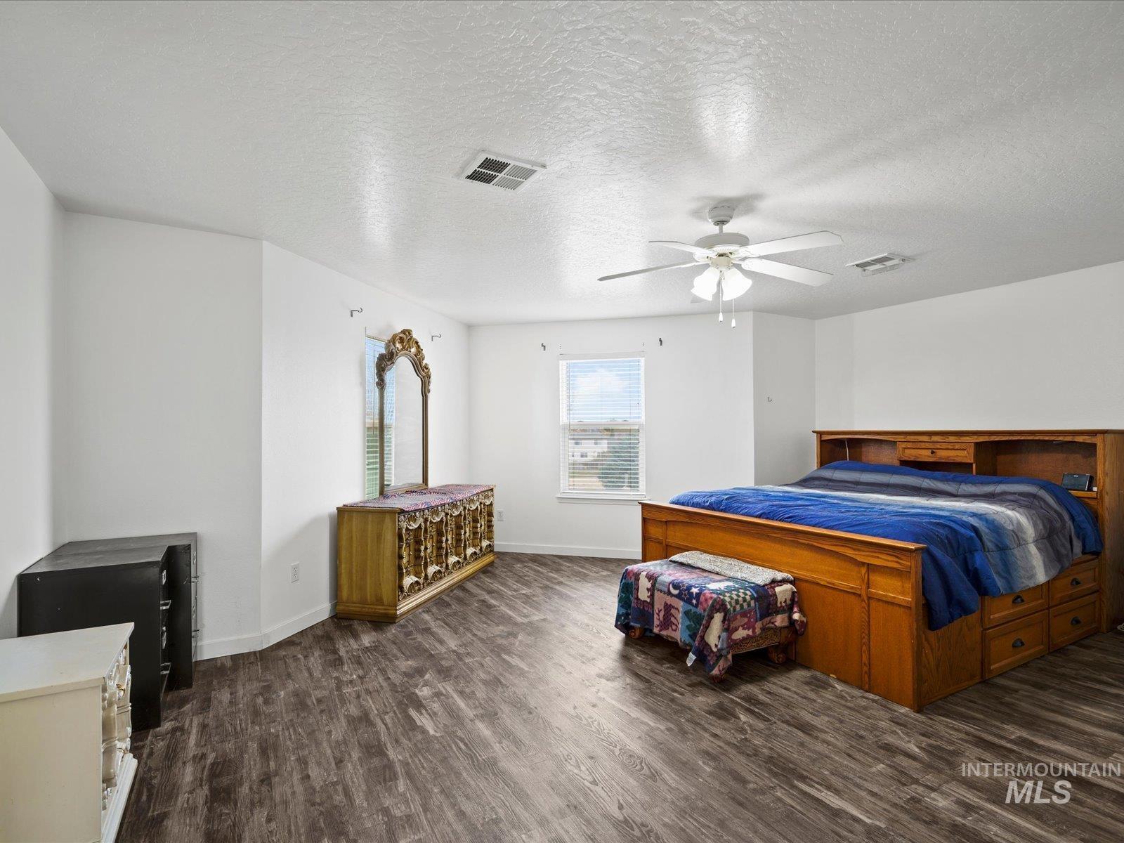 190 W Tehuti Ct., Kuna, Idaho 83634, 4 Bedrooms, 2.5 Bathrooms, Residential For Sale, Price $489,000, 98979601