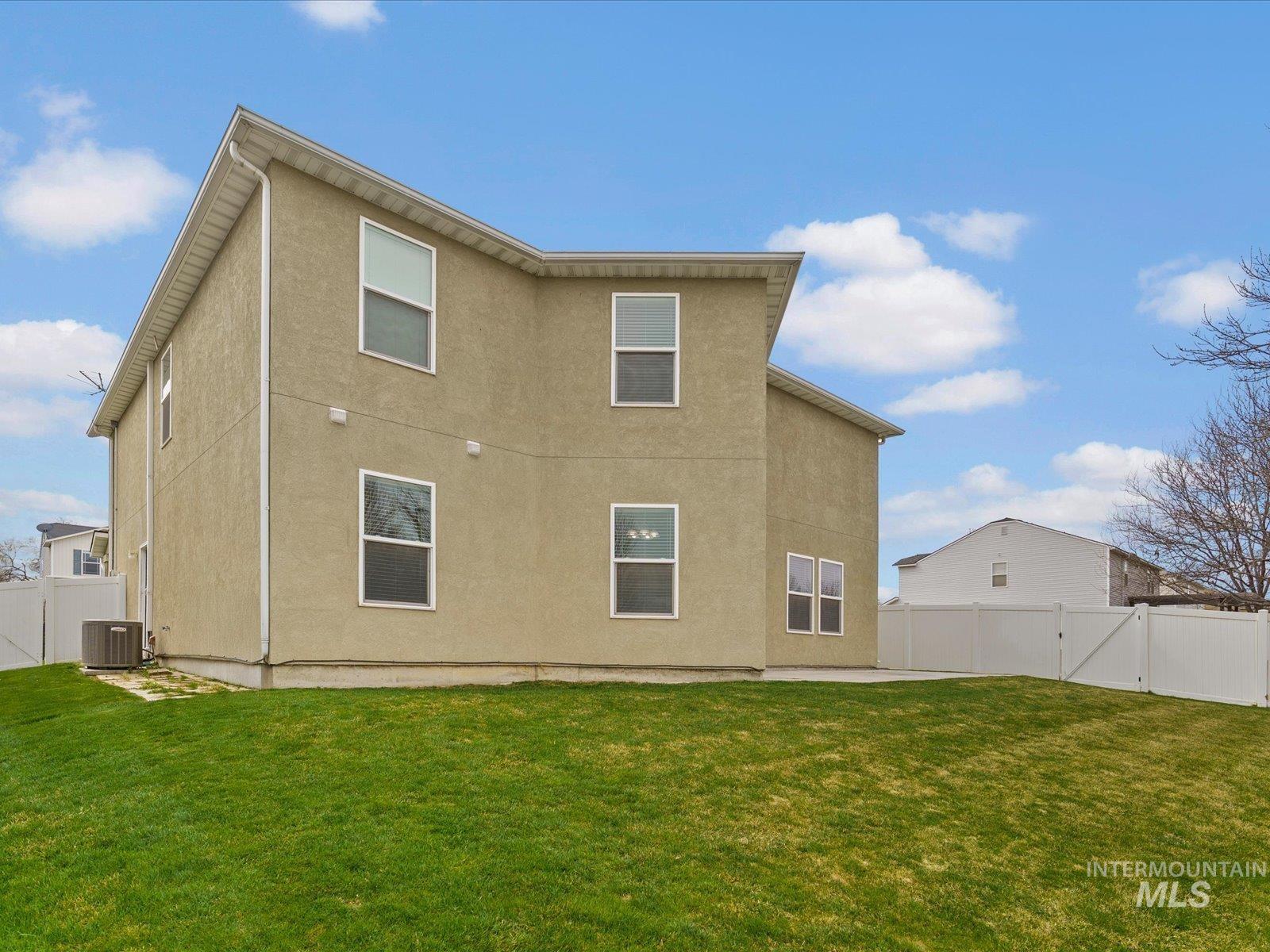 190 W Tehuti Ct., Kuna, Idaho 83634, 4 Bedrooms, 2.5 Bathrooms, Residential For Sale, Price $489,000, 98979601