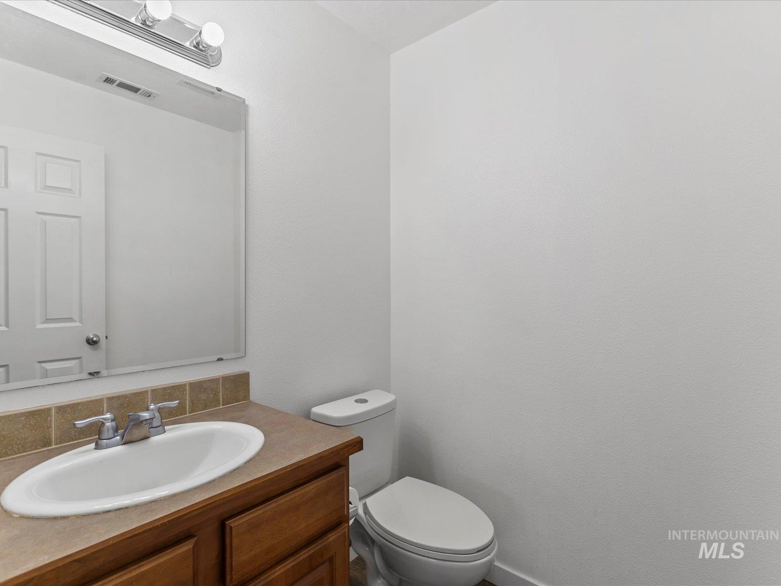 190 W Tehuti Ct., Kuna, Idaho 83634, 4 Bedrooms, 2.5 Bathrooms, Residential For Sale, Price $489,000, 98979601