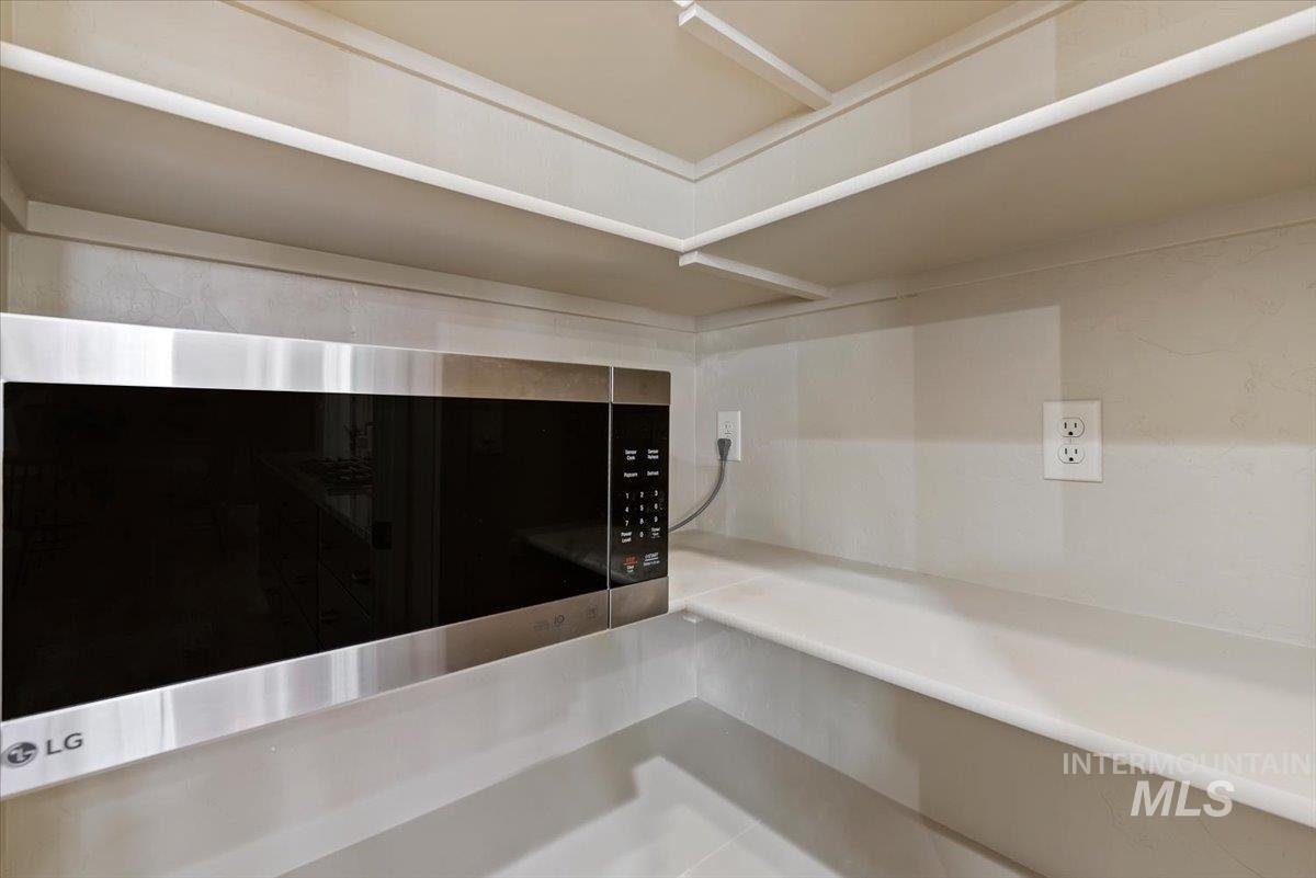 11705 W Bubblingcreek Ct, Star, Idaho 83669, 4 Bedrooms, 3 Bathrooms, Residential For Sale, Price $619,000, 98979604