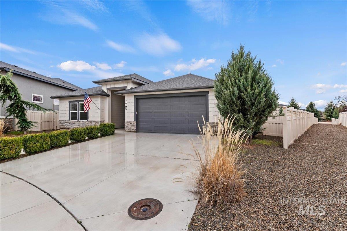 11705 W Bubblingcreek Ct, Star, Idaho 83669, 4 Bedrooms, 3 Bathrooms, Residential For Sale, Price $619,000, 98979604