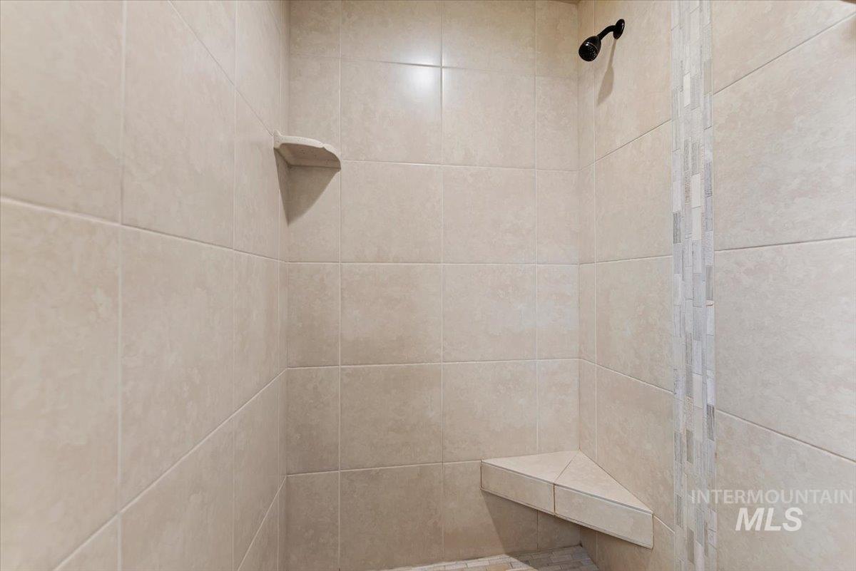 11705 W Bubblingcreek Ct, Star, Idaho 83669, 4 Bedrooms, 3 Bathrooms, Residential For Sale, Price $619,000, 98979604