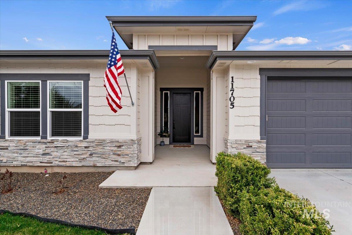 11705 W Bubblingcreek Ct, Star, Idaho 83669, 4 Bedrooms, 3 Bathrooms, Residential For Sale, Price $619,000, 98979604