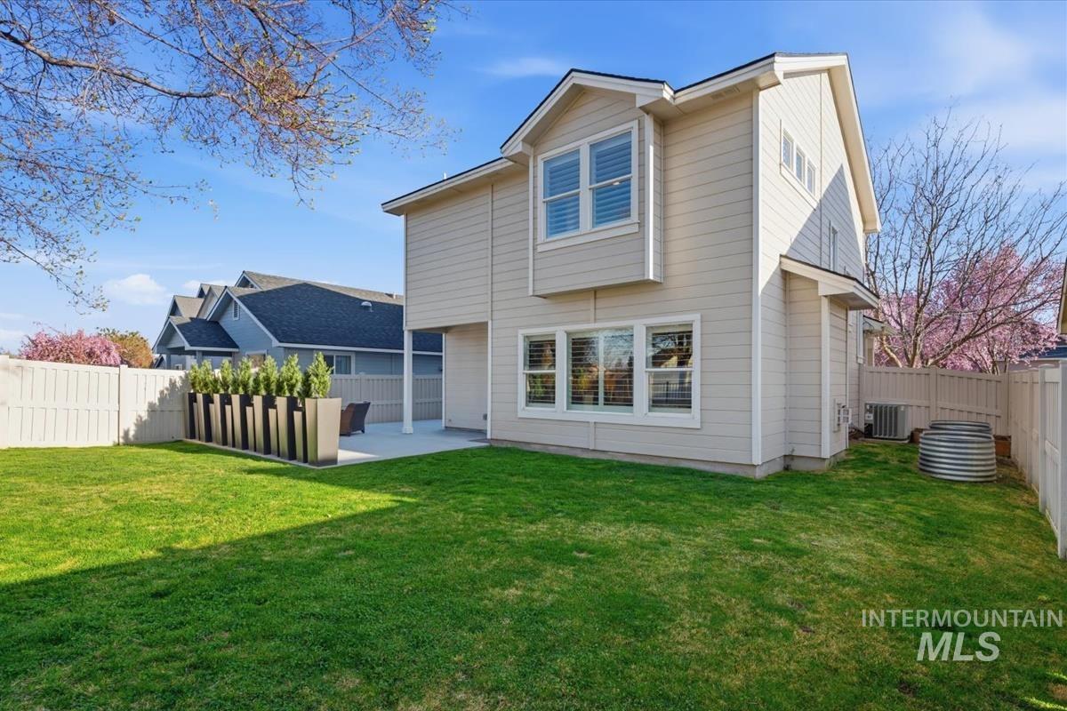 1648 E Sagemoor Dr, Meridian, Idaho 83642, 3 Bedrooms, 2.5 Bathrooms, Residential For Sale, Price $479,000, 98979607