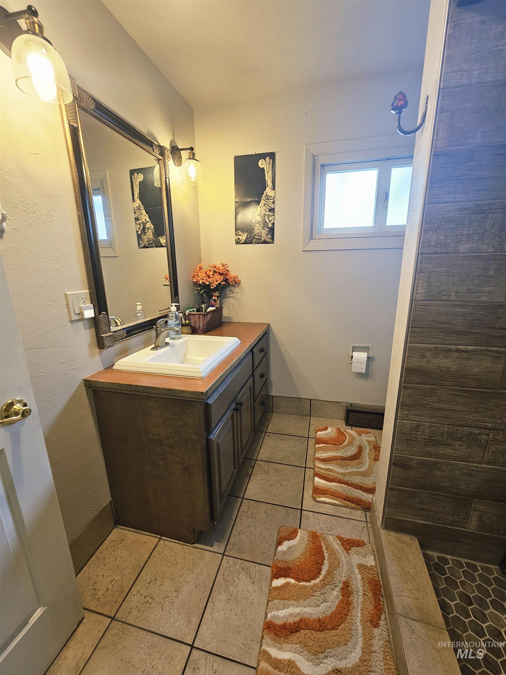 712 3rd st, Lewiston, Idaho 83501, 5 Bedrooms, 2 Bathrooms, Residential For Sale, Price $495,000, 98979609