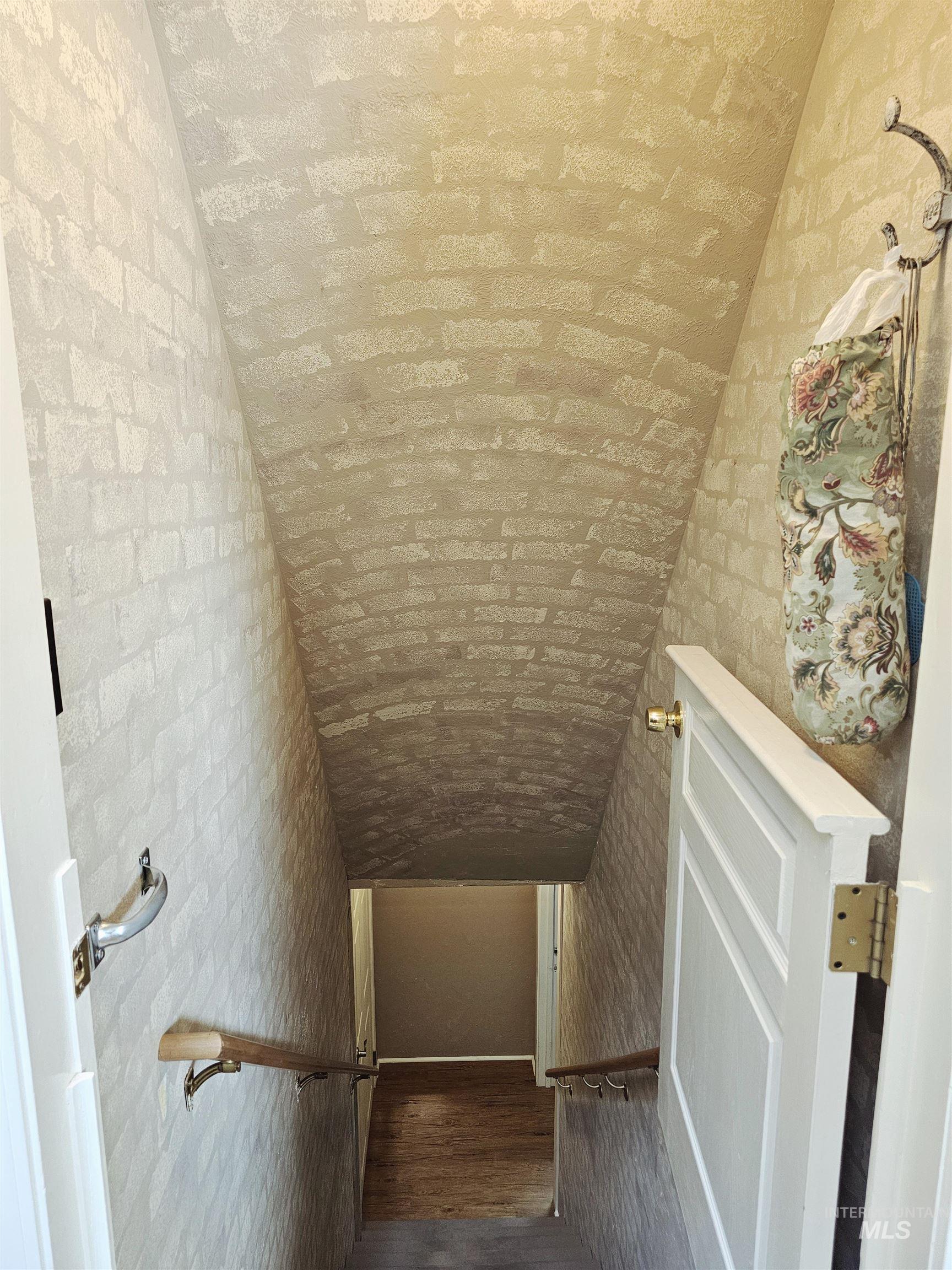 712 3rd st, Lewiston, Idaho 83501, 5 Bedrooms, 2 Bathrooms, Residential For Sale, Price $495,000, 98979609