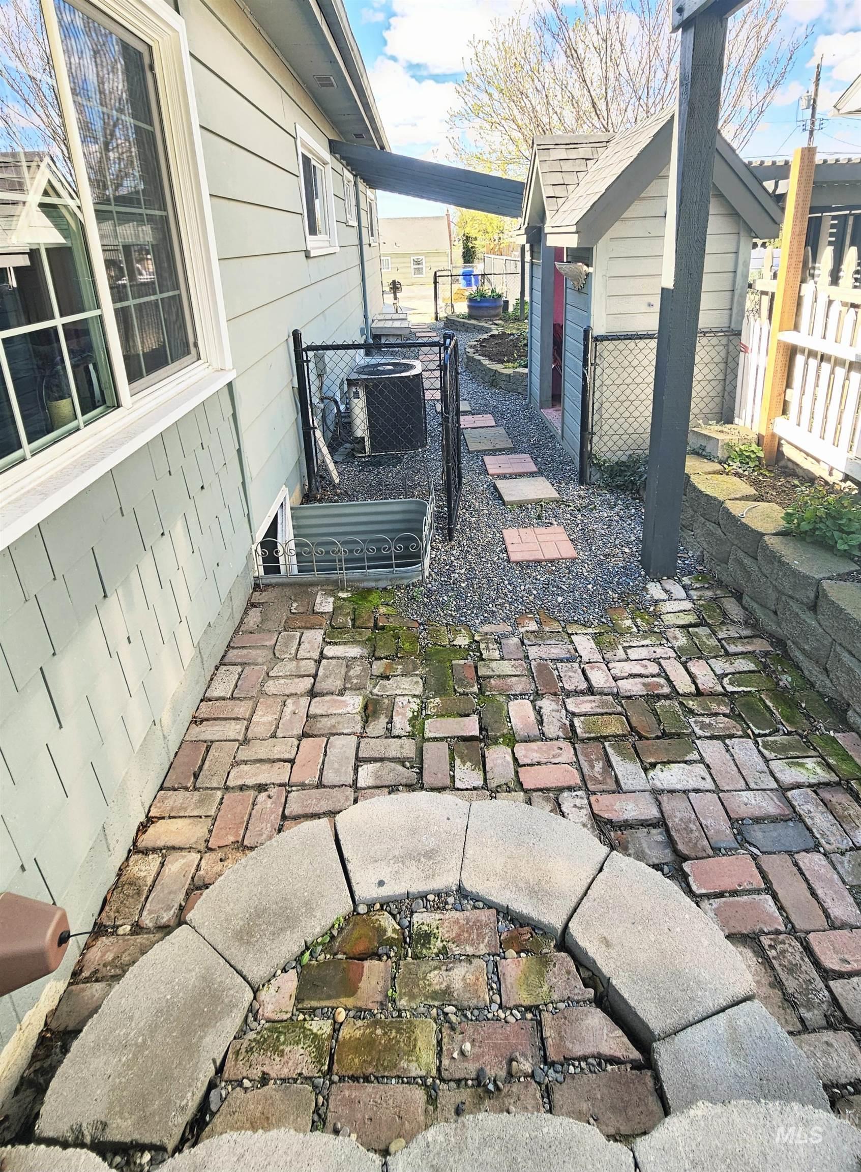 712 3rd st, Lewiston, Idaho 83501, 5 Bedrooms, 2 Bathrooms, Residential For Sale, Price $495,000, 98979609