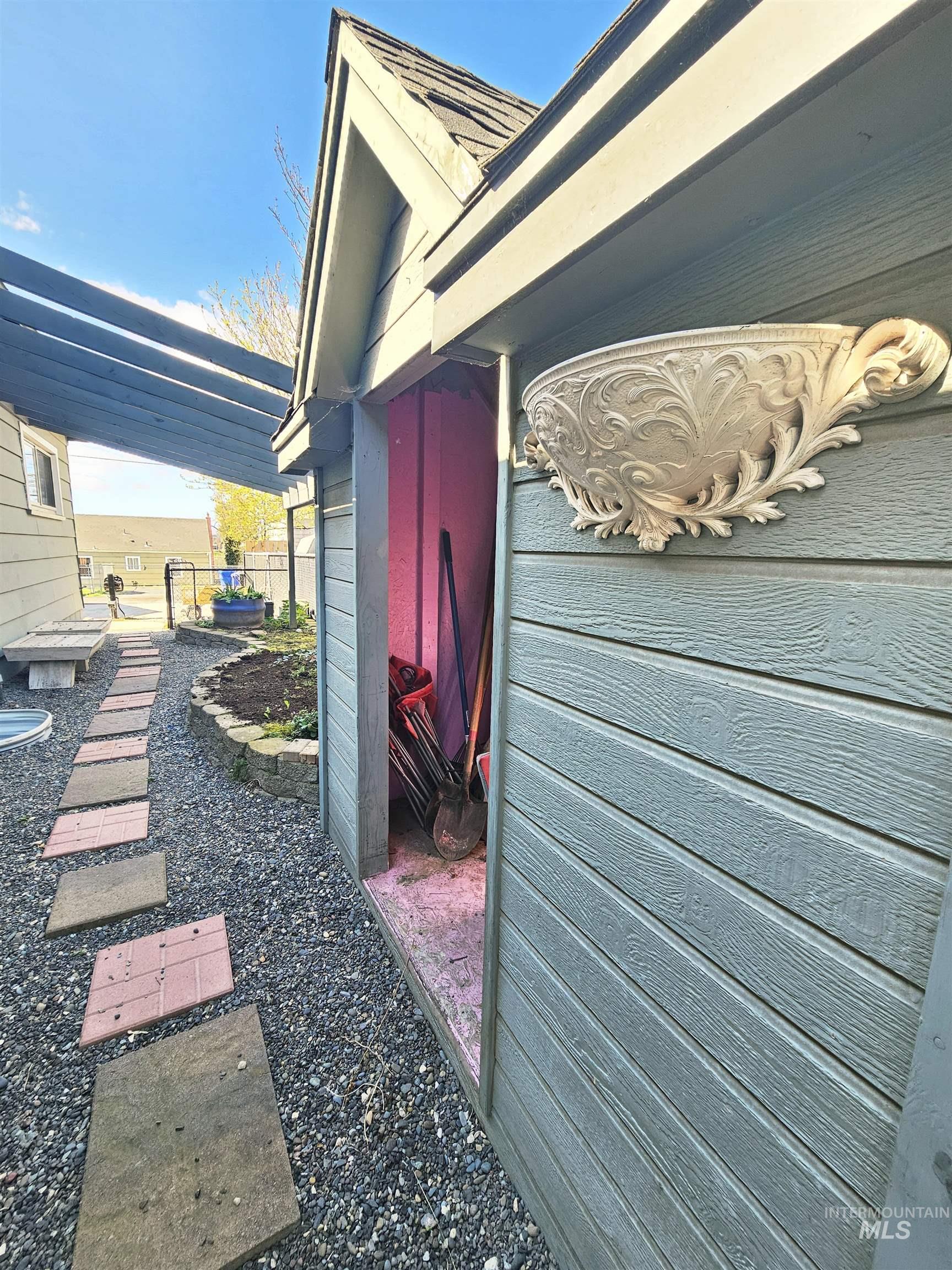 712 3rd st, Lewiston, Idaho 83501, 5 Bedrooms, 2 Bathrooms, Residential For Sale, Price $495,000, 98979609