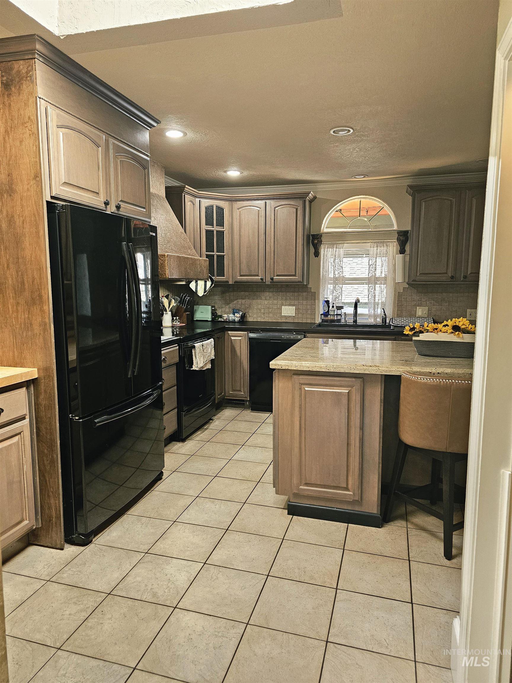 712 3rd st, Lewiston, Idaho 83501, 5 Bedrooms, 2 Bathrooms, Residential For Sale, Price $495,000, 98979609