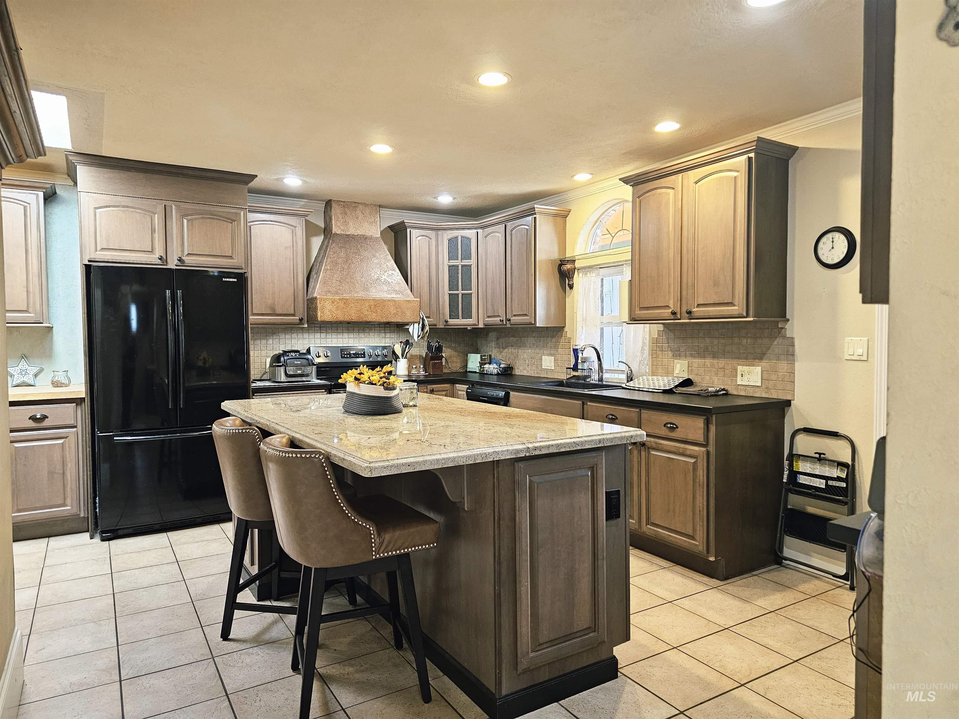 712 3rd st, Lewiston, Idaho 83501, 5 Bedrooms, 2 Bathrooms, Residential For Sale, Price $495,000, 98979609