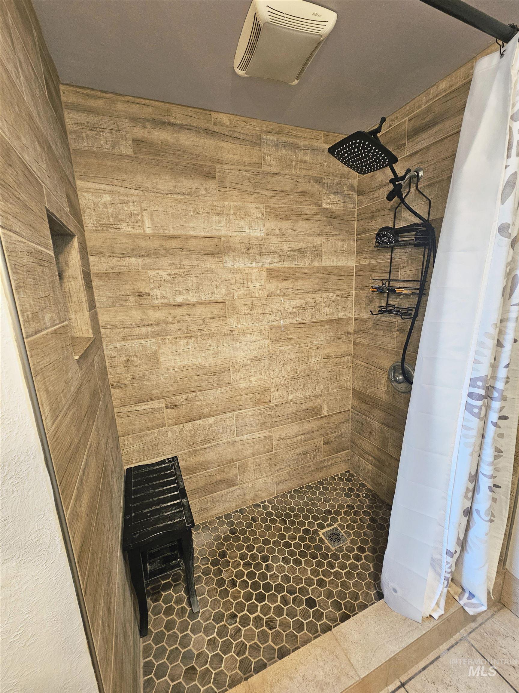 712 3rd st, Lewiston, Idaho 83501, 5 Bedrooms, 2 Bathrooms, Residential For Sale, Price $495,000, 98979609