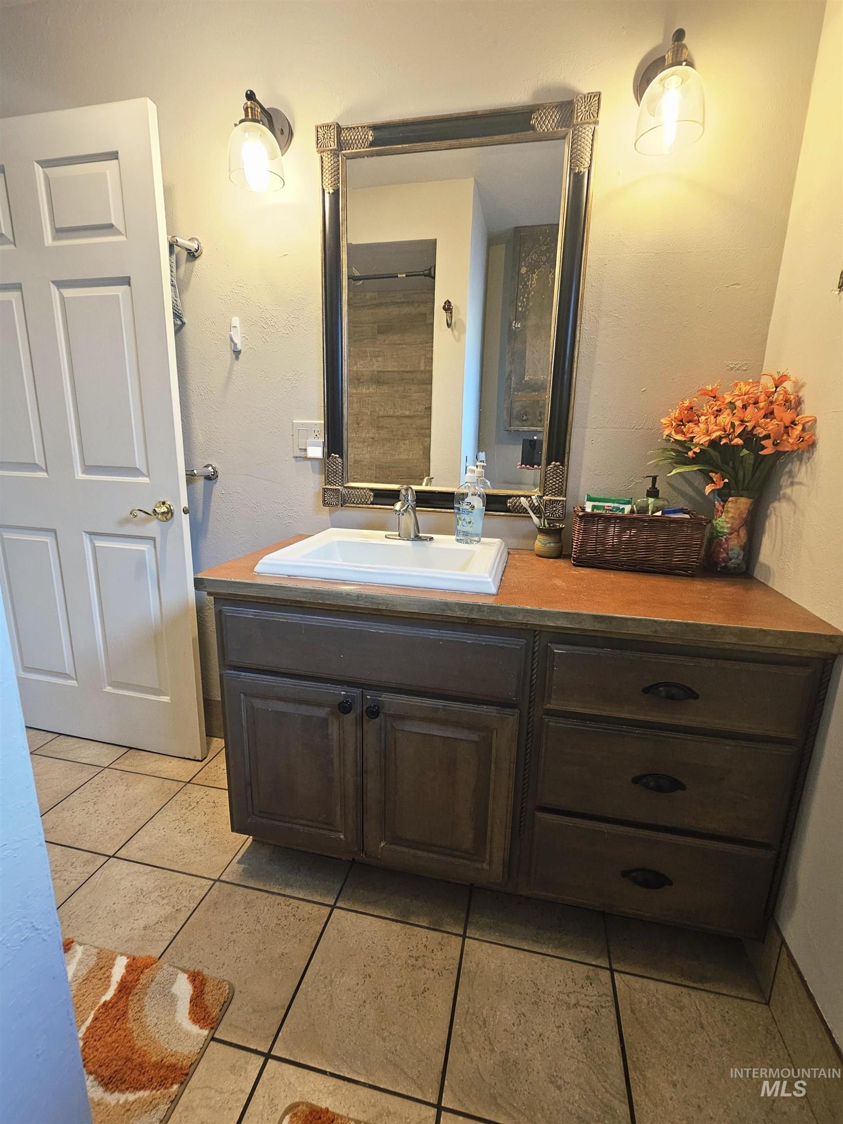 712 3rd st, Lewiston, Idaho 83501, 5 Bedrooms, 2 Bathrooms, Residential For Sale, Price $495,000, 98979609