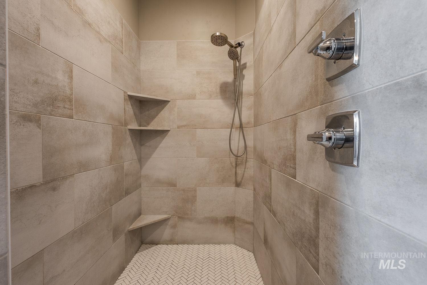 5576 S S Rosalia Way, Meridian, Idaho 83642, 5 Bedrooms, 4 Bathrooms, Residential For Sale, Price $859,900, 98979610