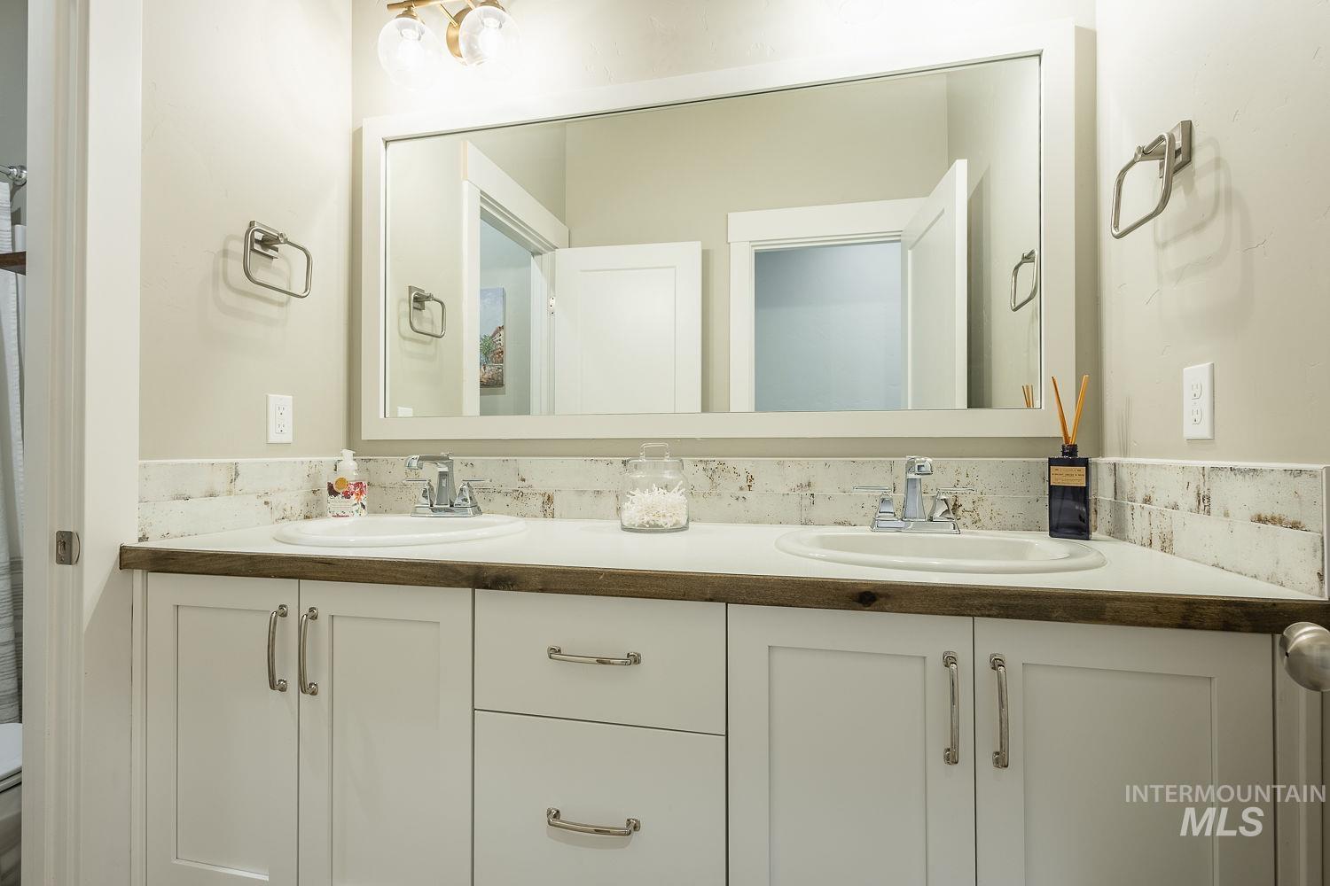 5576 S S Rosalia Way, Meridian, Idaho 83642, 5 Bedrooms, 4 Bathrooms, Residential For Sale, Price $859,900, 98979610