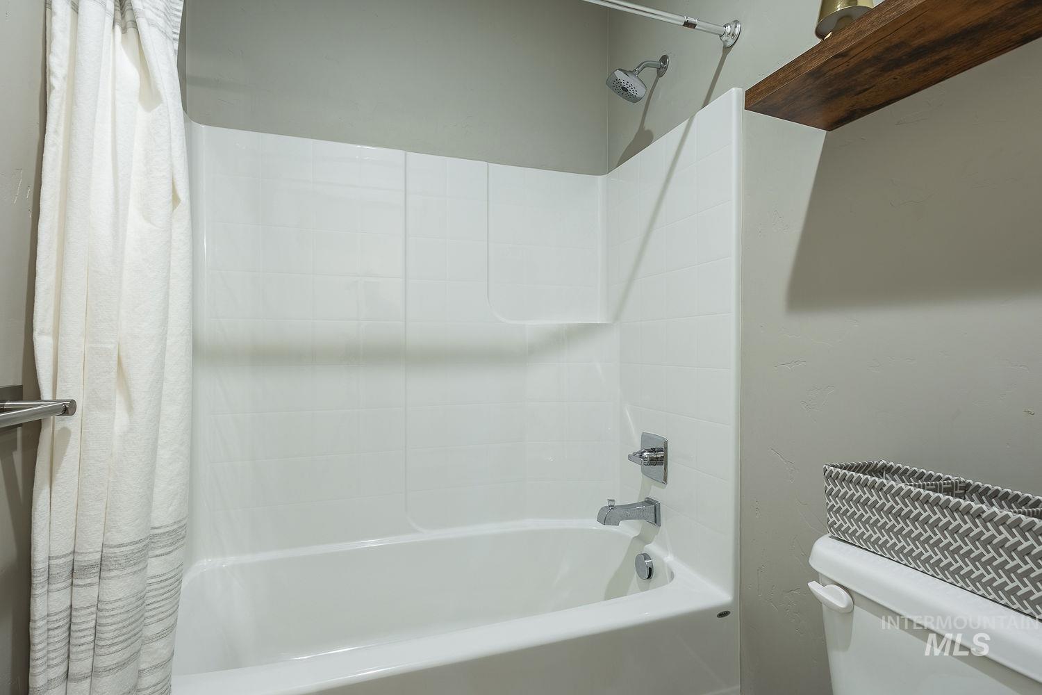 5576 S S Rosalia Way, Meridian, Idaho 83642, 5 Bedrooms, 4 Bathrooms, Residential For Sale, Price $859,900, 98979610