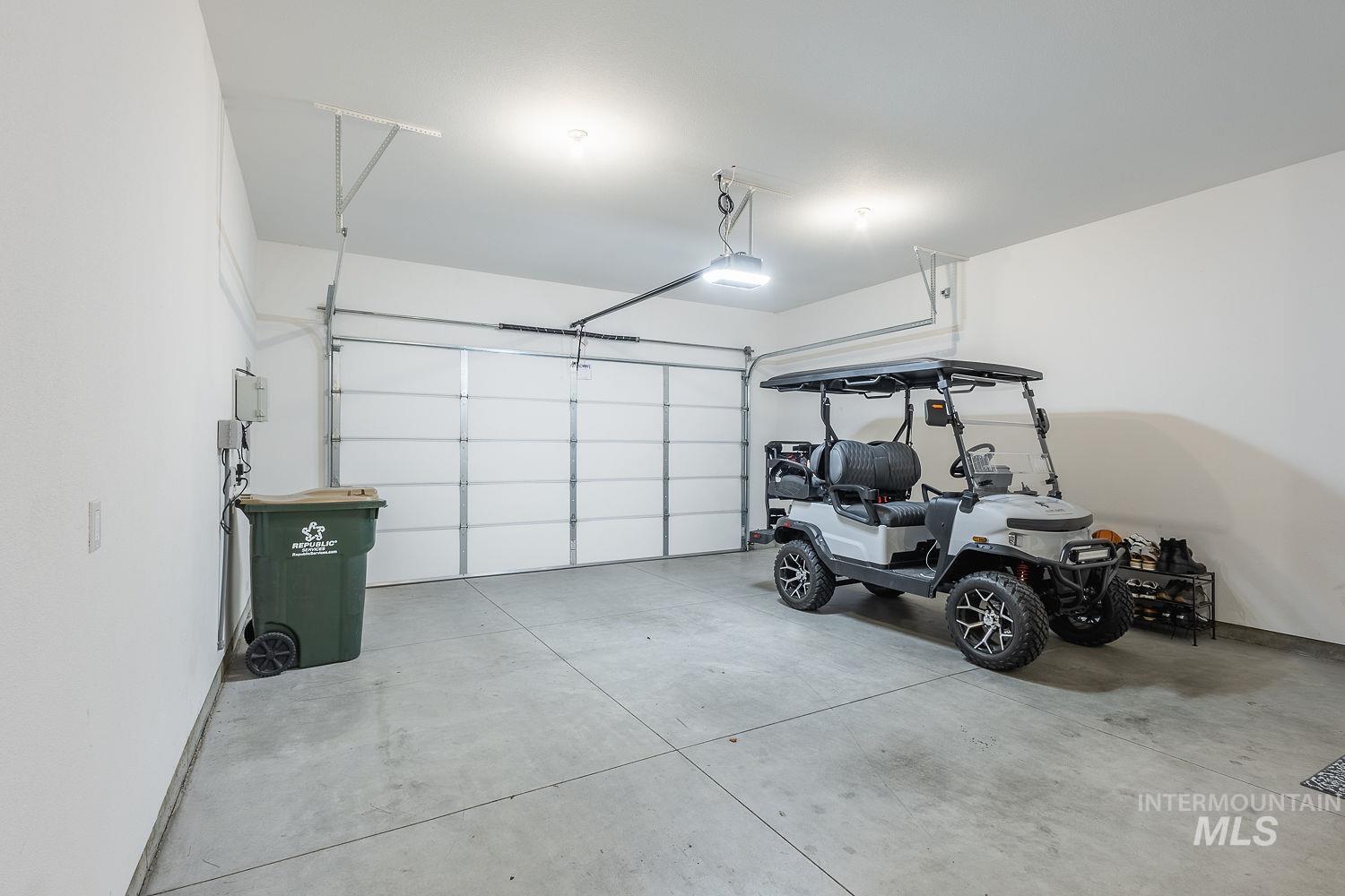 5576 S S Rosalia Way, Meridian, Idaho 83642, 5 Bedrooms, 4 Bathrooms, Residential For Sale, Price $859,900, 98979610