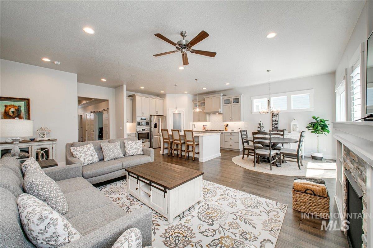 2565 E Ringneck St, Meridian, Idaho 83646, 3 Bedrooms, 2 Bathrooms, Residential For Sale, Price $589,900,MLS 98979611