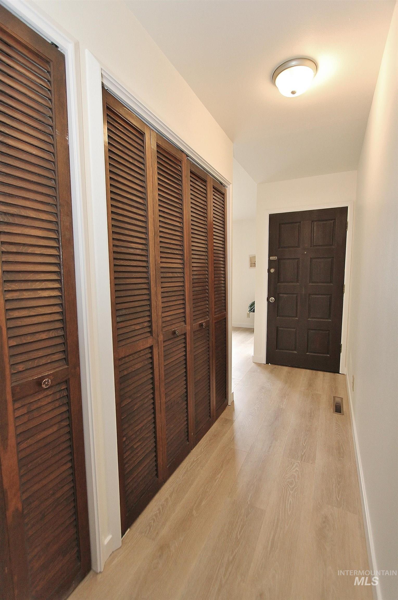 1161 S Abbey Circle, Boise, Idaho 83705-2074, 3 Bedrooms, 2 Bathrooms, Residential For Sale, Price $337,000, 98979614