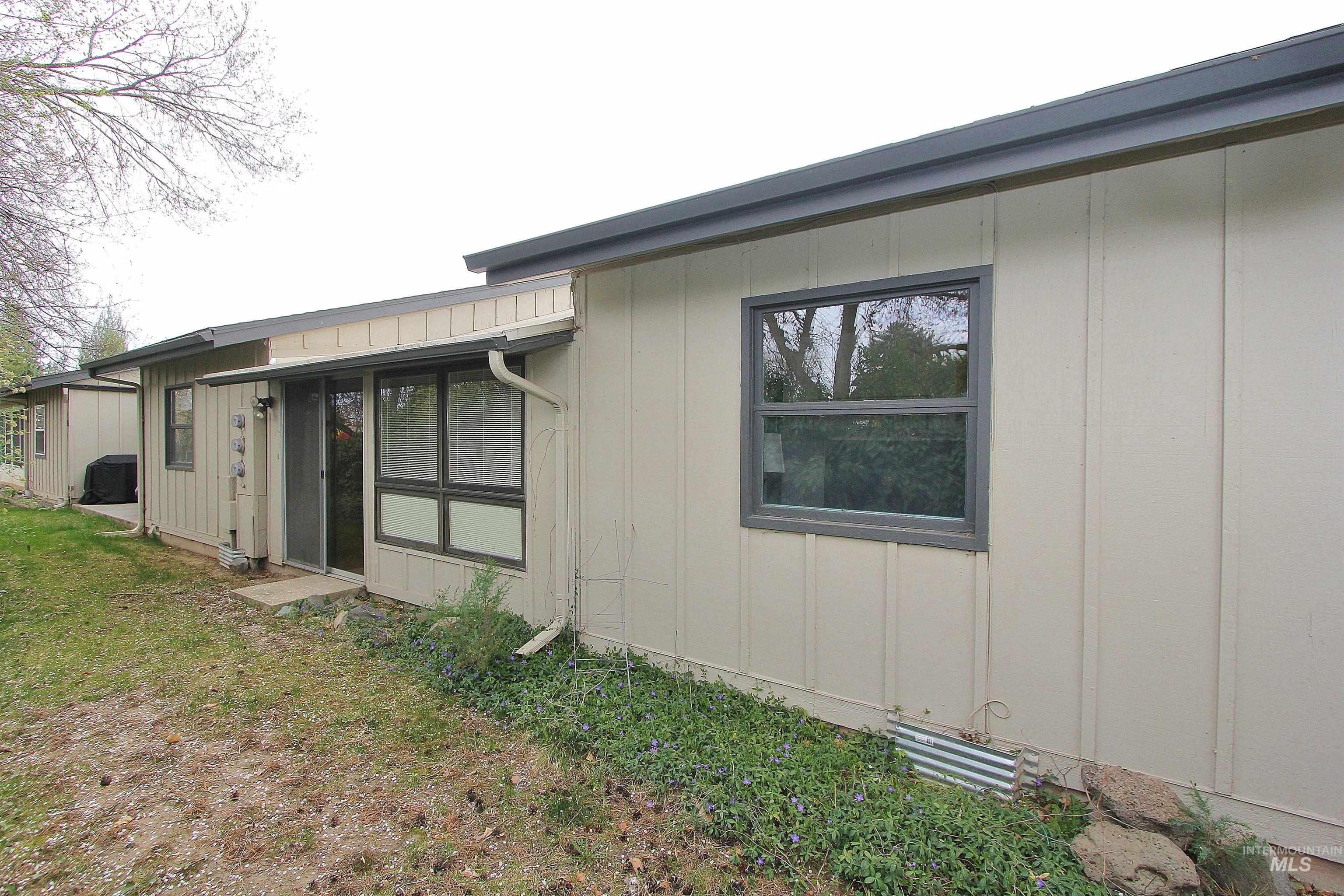 1161 S Abbey Circle, Boise, Idaho 83705-2074, 3 Bedrooms, 2 Bathrooms, Residential For Sale, Price $337,000, 98979614