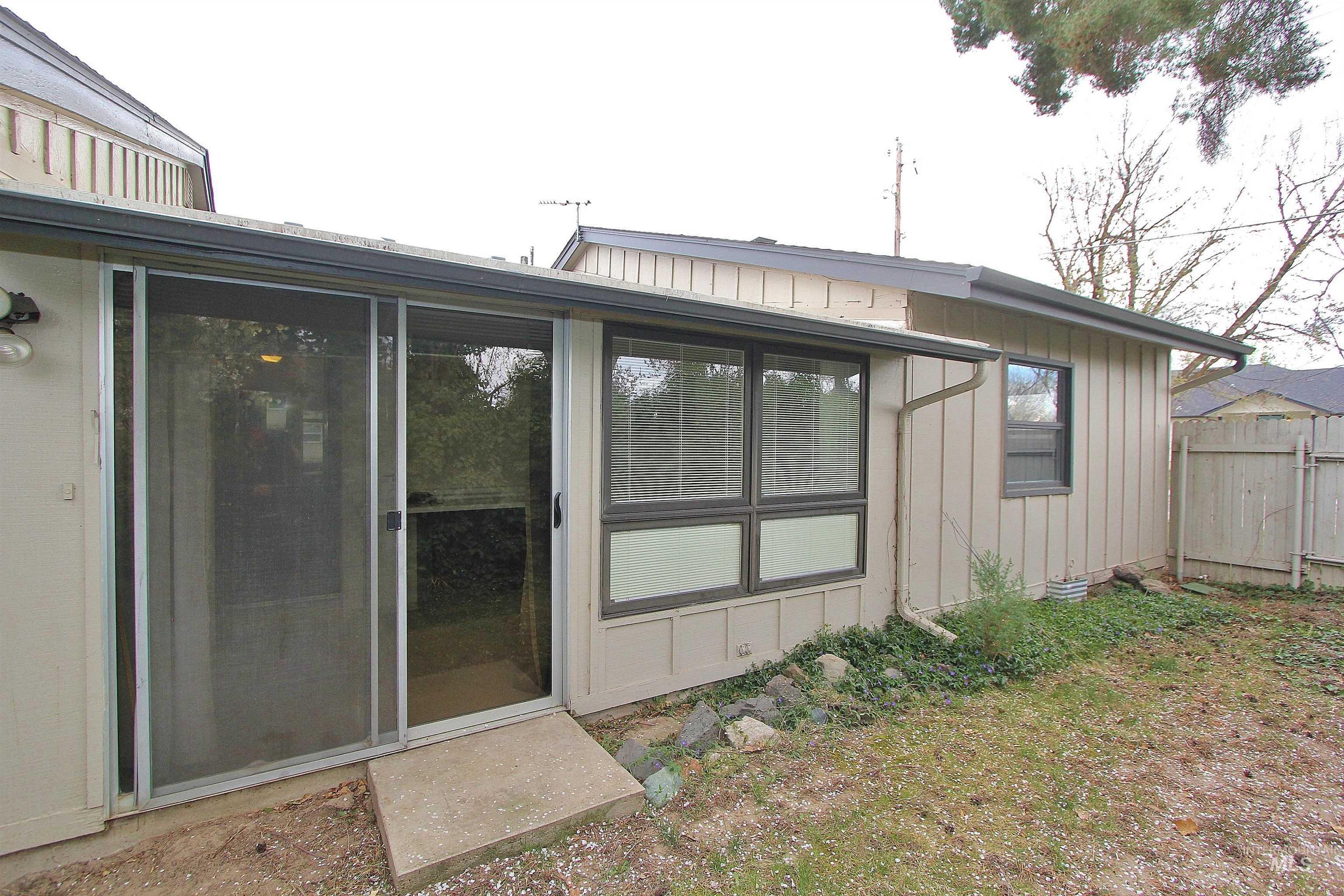 1161 S Abbey Circle, Boise, Idaho 83705-2074, 3 Bedrooms, 2 Bathrooms, Residential For Sale, Price $337,000, 98979614