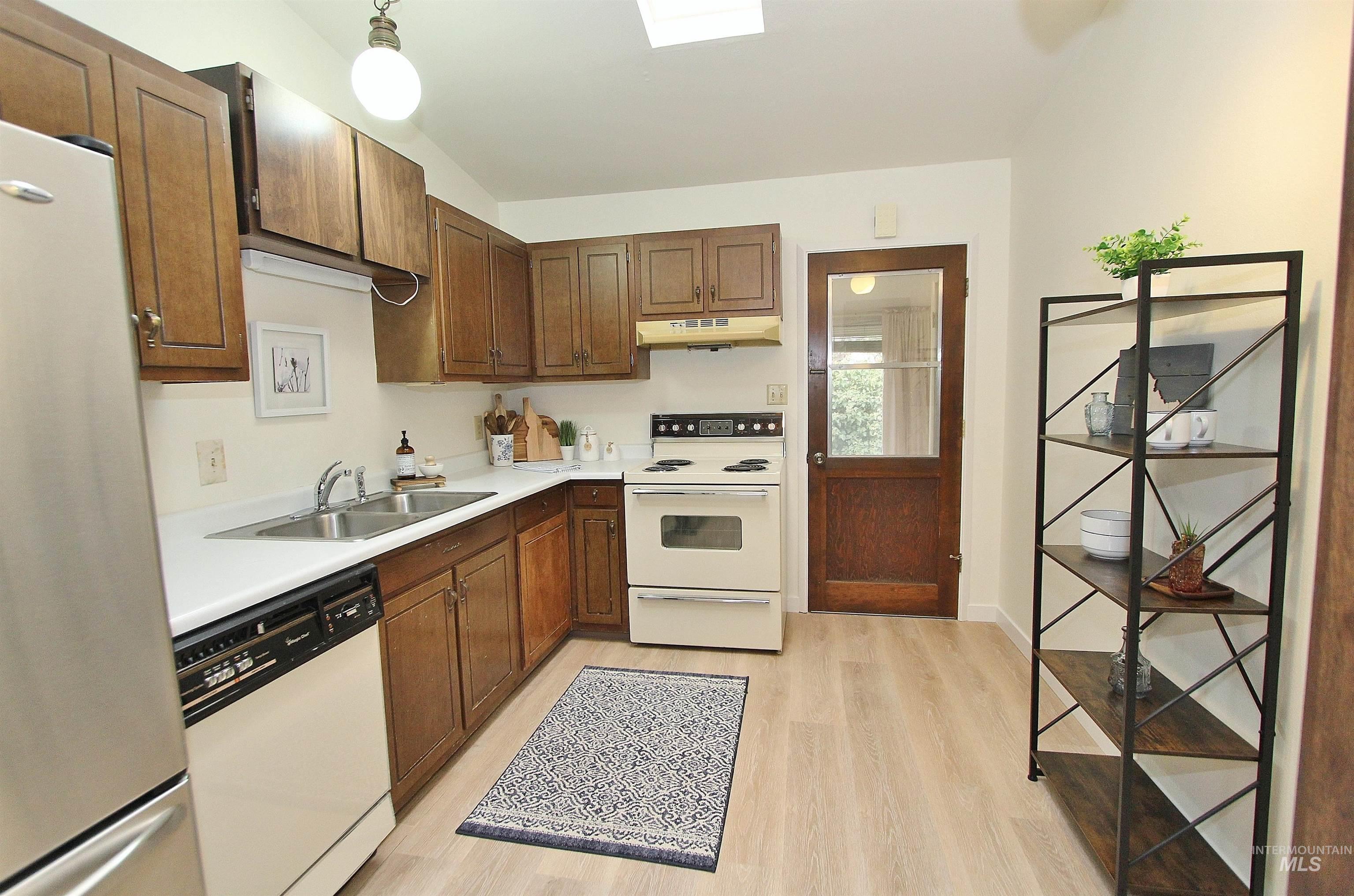 1161 S Abbey Circle, Boise, Idaho 83705-2074, 3 Bedrooms, 2 Bathrooms, Residential For Sale, Price $337,000, 98979614