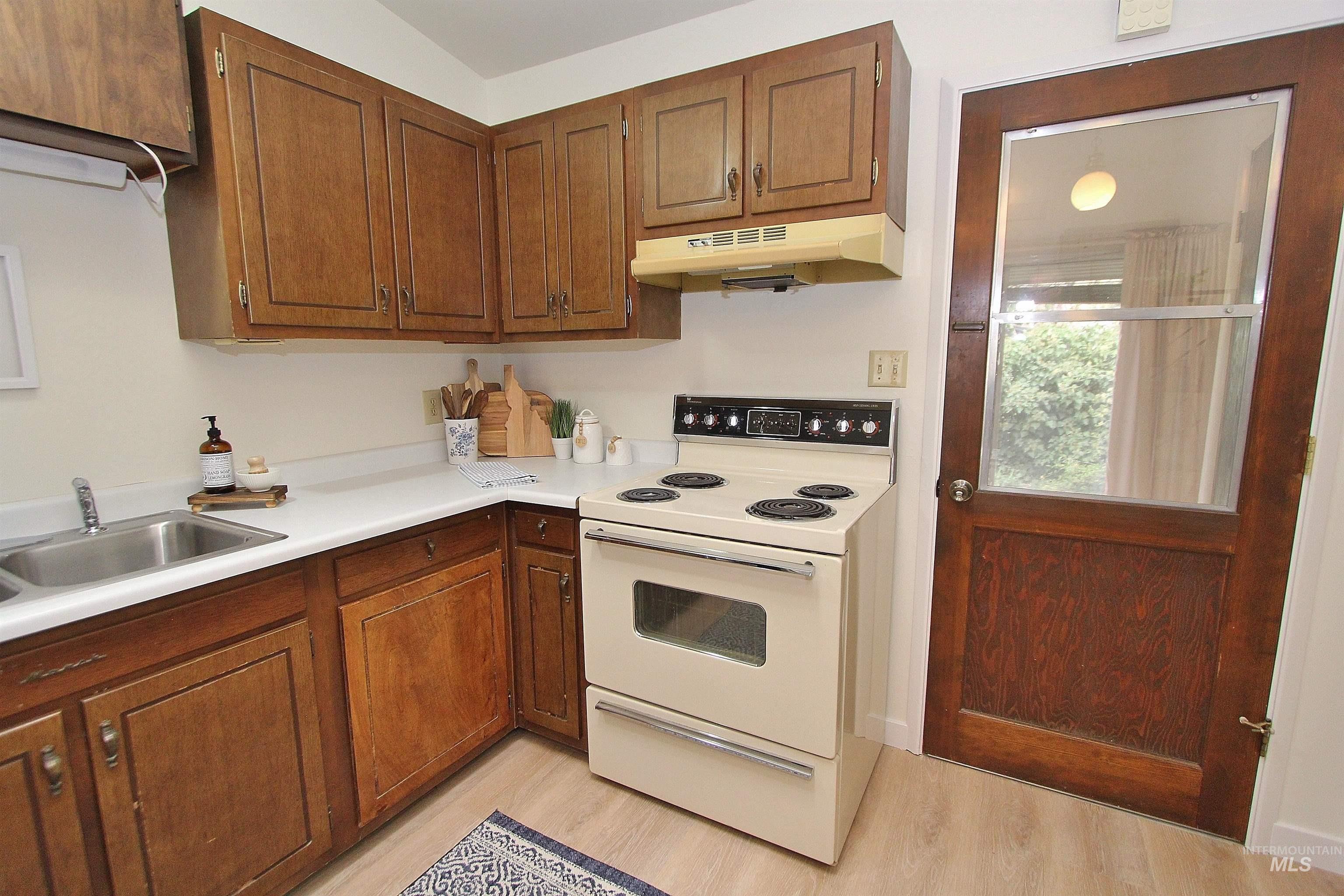 1161 S Abbey Circle, Boise, Idaho 83705-2074, 3 Bedrooms, 2 Bathrooms, Residential For Sale, Price $337,000, 98979614