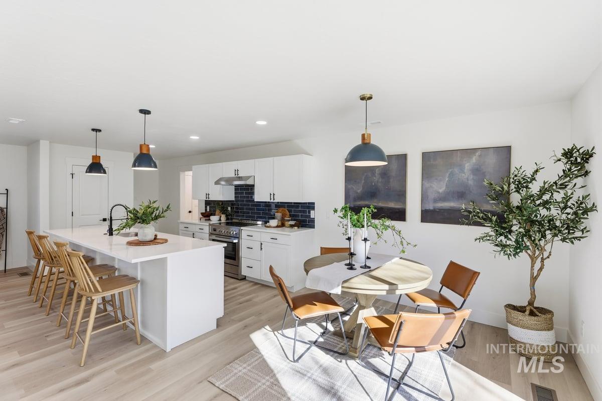 715 S Berwick Dr, Boise, Idaho 83706, 3 Bedrooms, 2.5 Bathrooms, Residential For Sale, Price $599,990, 98979618