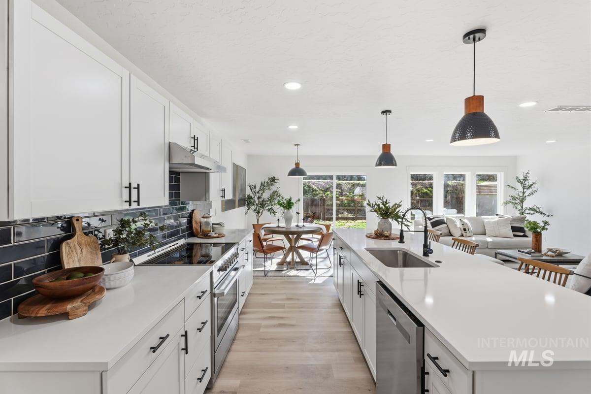 715 S Berwick Dr, Boise, Idaho 83706, 3 Bedrooms, 2.5 Bathrooms, Residential For Sale, Price $599,990, 98979618