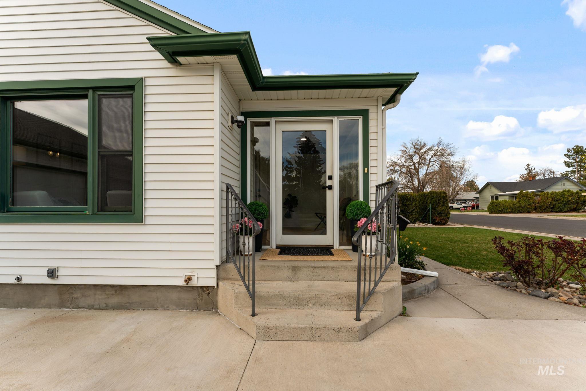 331 Fillmore Street, Twin Falls, Idaho 83301, 4 Bedrooms, 2 Bathrooms, Residential For Sale, Price $489,000, 98979620