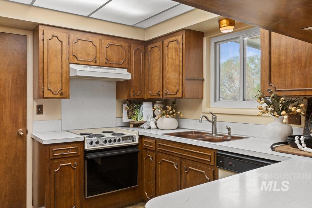 7304 W Cedarwood Dr, Boise, Idaho 83709-1831, 3 Bedrooms, 2 Bathrooms, Residential For Sale, Price $325,000, 98979621