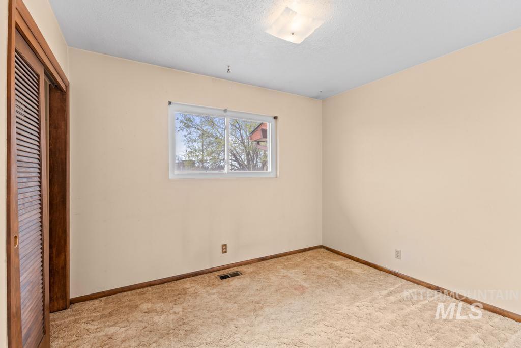 7304 W Cedarwood Dr, Boise, Idaho 83709-1831, 3 Bedrooms, 2 Bathrooms, Residential For Sale, Price $325,000, 98979621