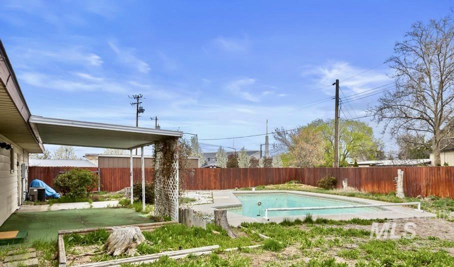 7304 W Cedarwood Dr, Boise, Idaho 83709-1831, 3 Bedrooms, 2 Bathrooms, Residential For Sale, Price $325,000, 98979621