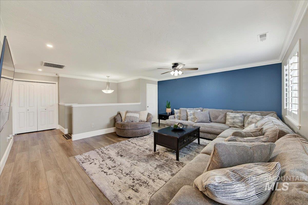 1015 E Cape Elizabeth Dr, Nampa, Idaho 83686, 5 Bedrooms, 3 Bathrooms, Residential For Sale, Price $679,000, 98979624