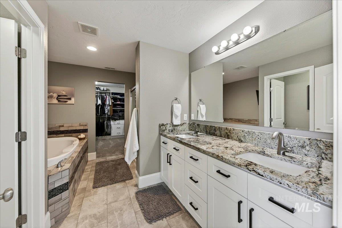 1015 E Cape Elizabeth Dr, Nampa, Idaho 83686, 5 Bedrooms, 3 Bathrooms, Residential For Sale, Price $679,000, 98979624