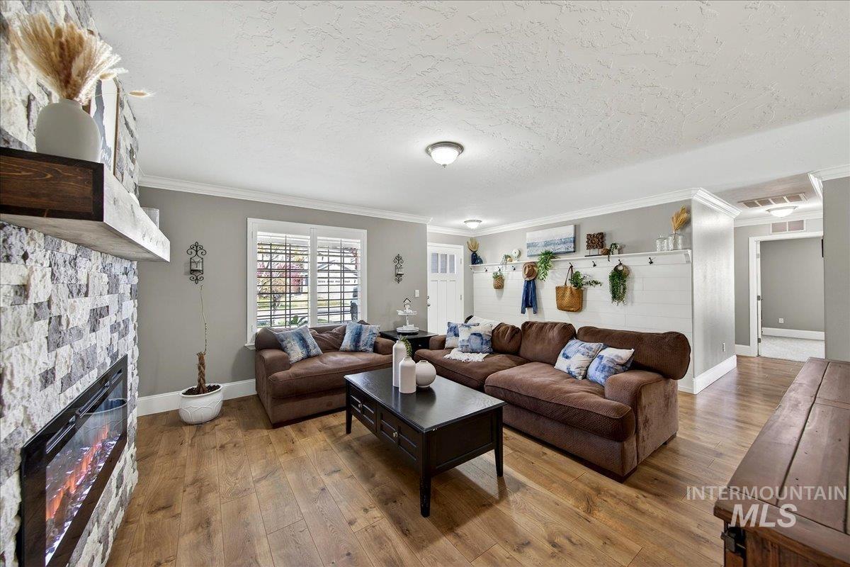 1015 E Cape Elizabeth Dr, Nampa, Idaho 83686, 5 Bedrooms, 3 Bathrooms, Residential For Sale, Price $679,000, 98979624