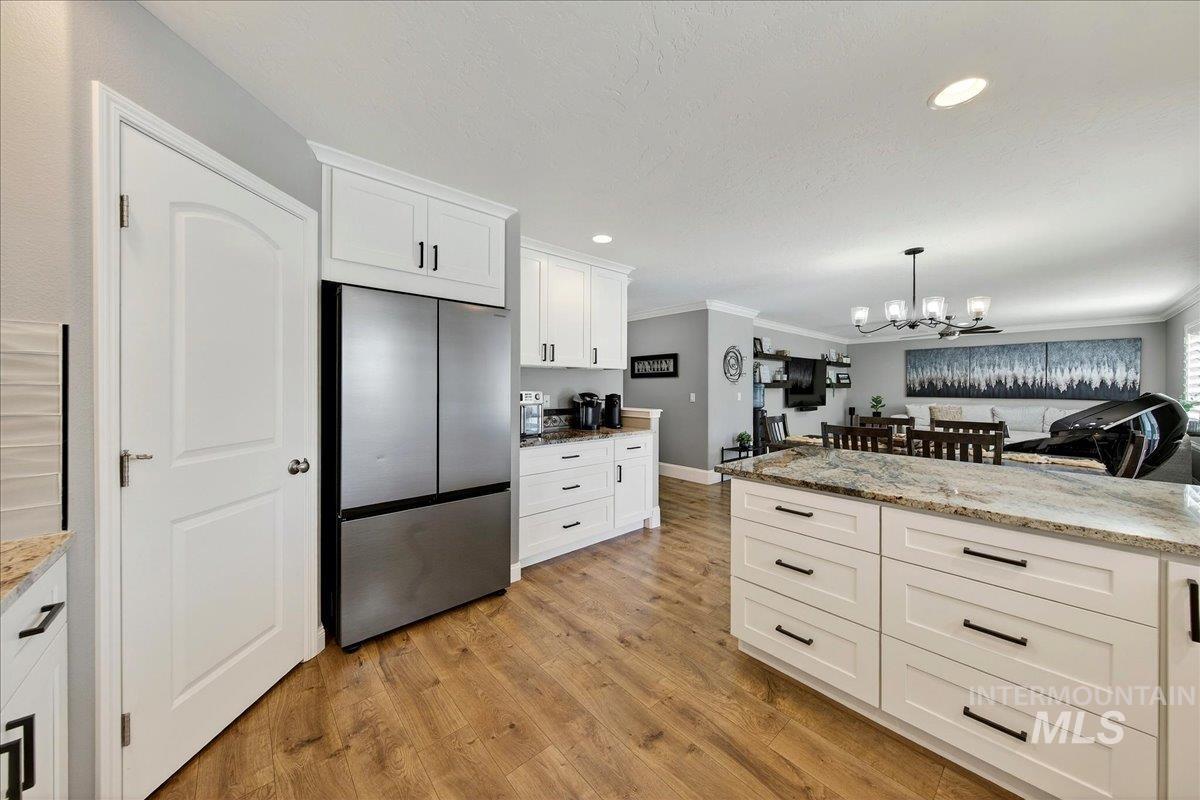 1015 E Cape Elizabeth Dr, Nampa, Idaho 83686, 5 Bedrooms, 3 Bathrooms, Residential For Sale, Price $679,000, 98979624