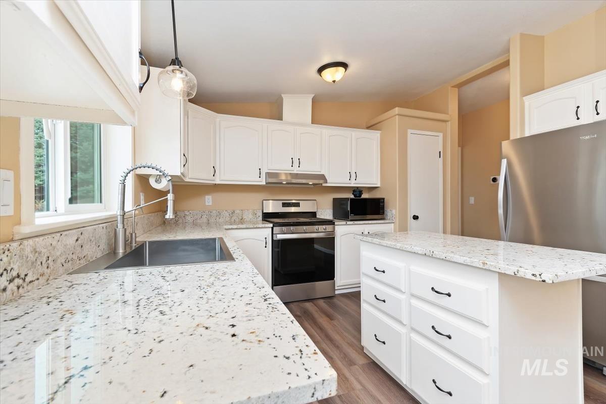 15 Granite Basin, Garden Valley, Idaho 83622, 3 Bedrooms, 2 Bathrooms, Residential For Sale, Price $575,000, 98979625